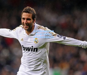 开云体育官网-巴萨众将闪耀国际赛场，莱万破门延续高效，滕森与德容稳健出战引关注