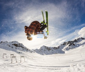 kaiyun_威尔士新王登基！哈里-威尔逊帽子戏法闪耀，7-1狂胜宣告红龙新时代来临